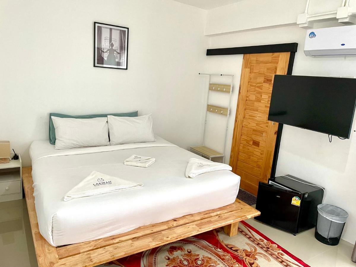 Laewan Guesthouse Baan Tai Exteriör bild